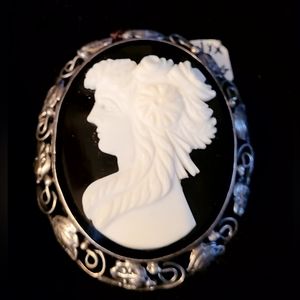 Left Facing Onyx Cameo Brooch is set in Silver
